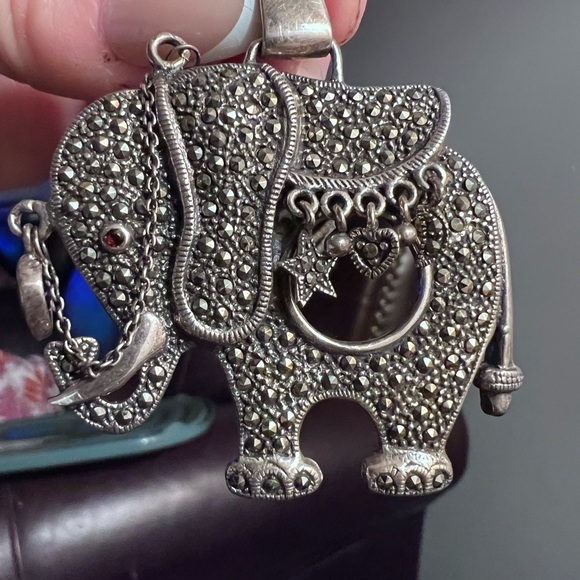 Sterling Silver Elephant Pendant/Brooch - Picture 5 of 9